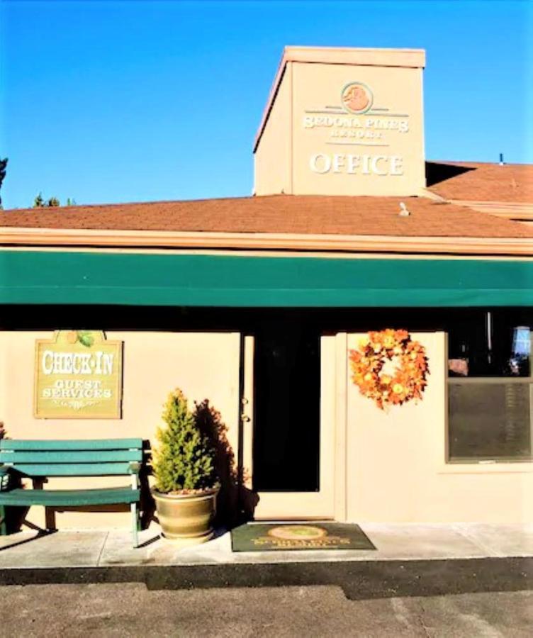 Sedona Pines Resort Exterior foto The entrance to the San Diego Natural History Museum