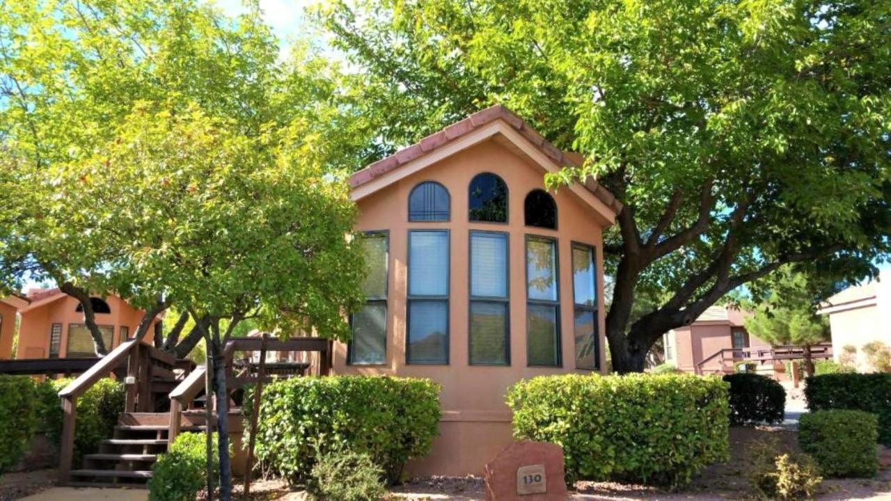 Sedona Pines Resort Exterior foto A home in the Village of Oak Creek