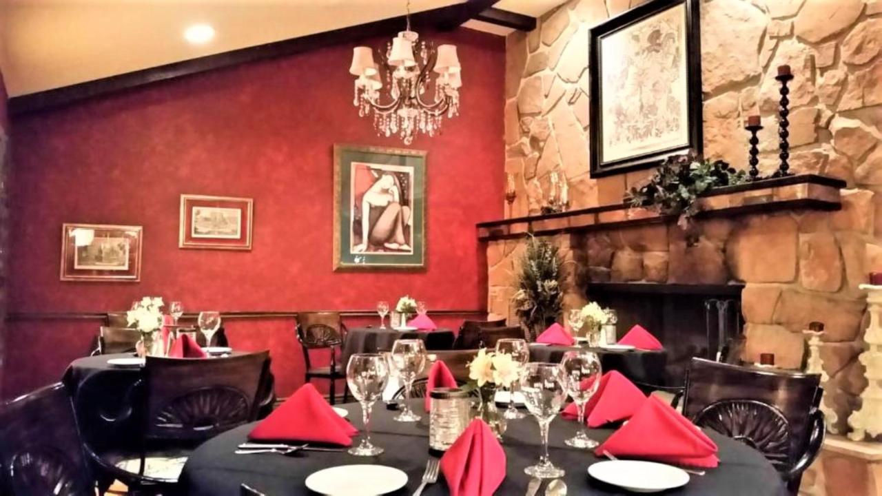 Sedona Pines Resort Exterior foto The restaurant's interior