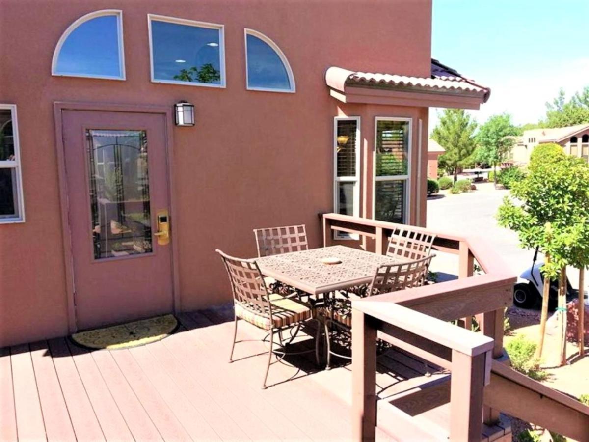 Sedona Pines Resort Exterior foto A patio in the United States