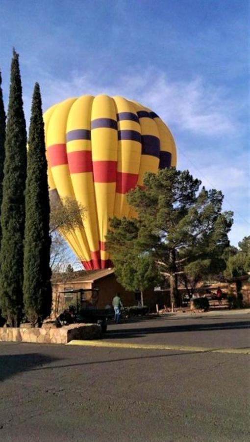 Sedona Pines Resort Exterior foto Hot air balloon landing at the Santa Ynez Valley Museum